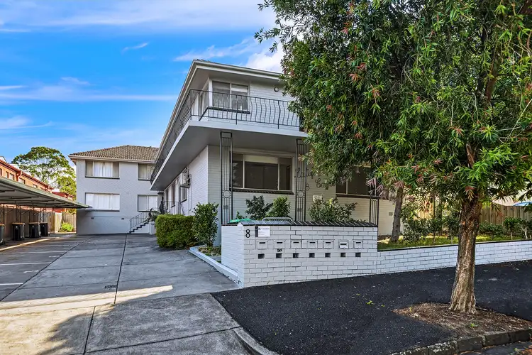 1/8 Passfield Street