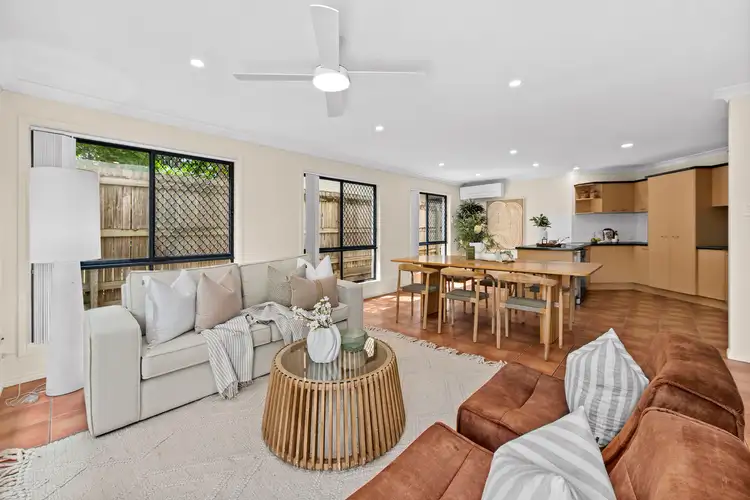 32 Mapleton Crescent