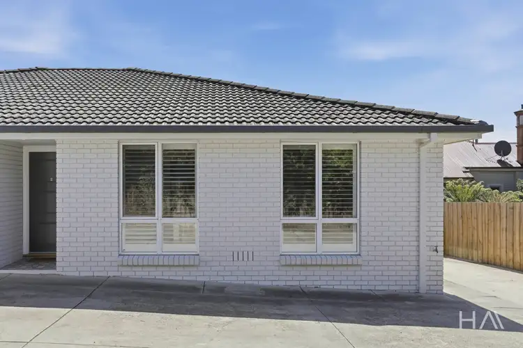 2/24A Penquite Road