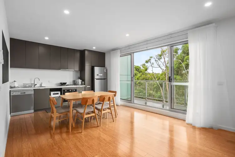 305/1215 Centre Road