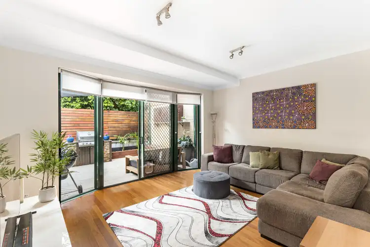 33/23 Charles Street