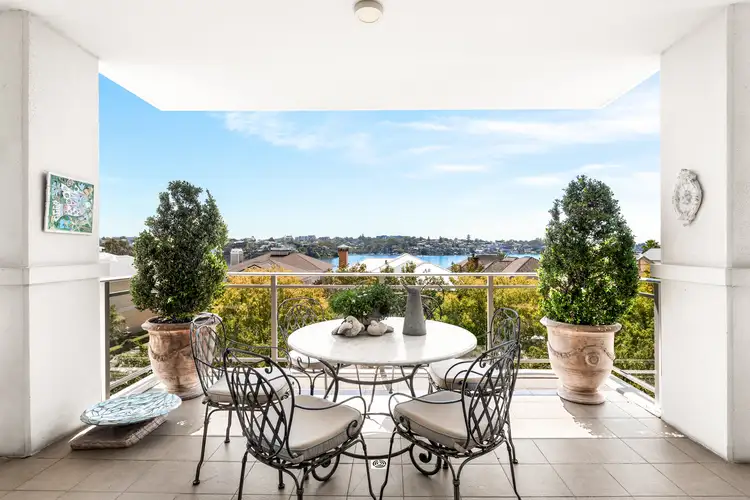 308/28 Peninsula Drive