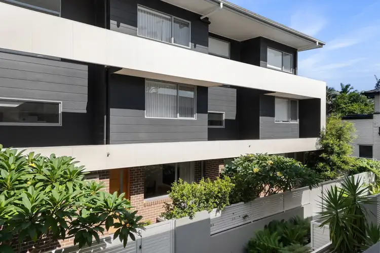 5/4 Ventura Avenue