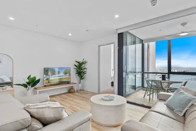 1605/2 Como Crescent