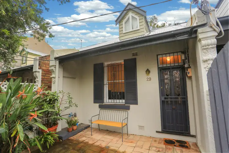 29 Commodore Street