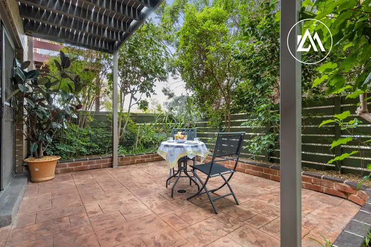 12/10 Claude Street