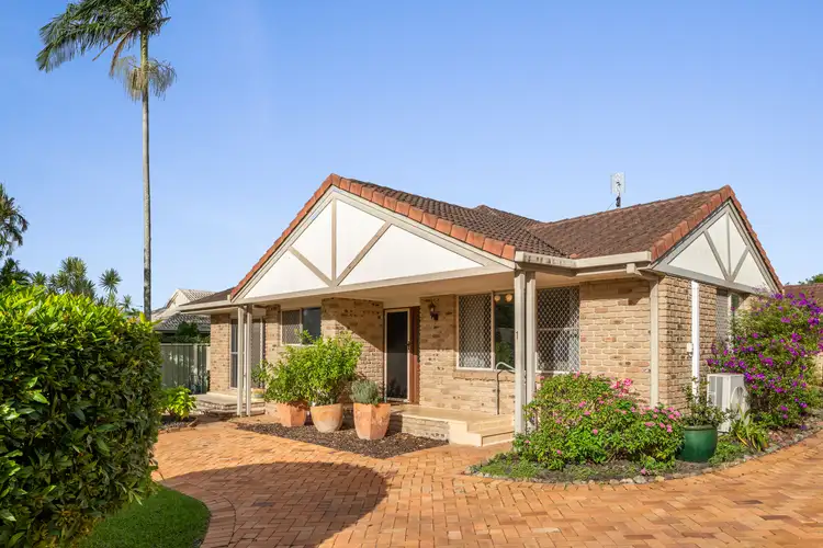 1/8 Lakeshore Avenue