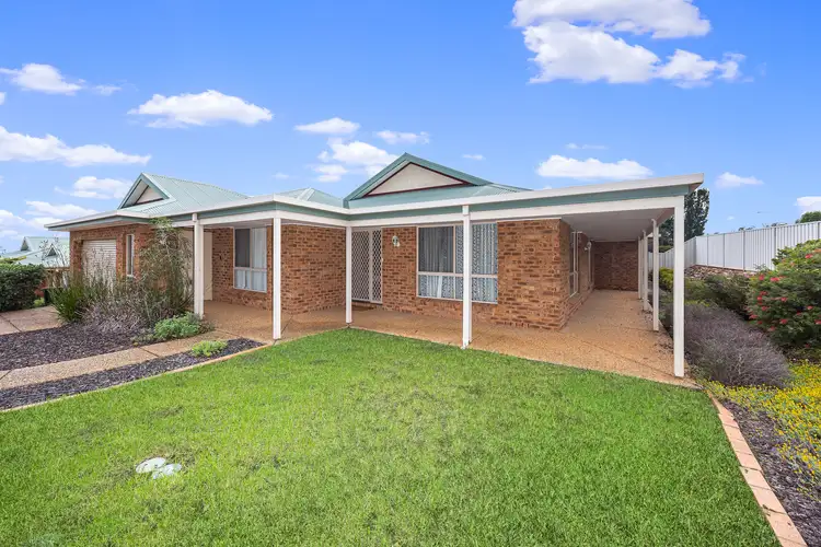 1 Yanko Crescent