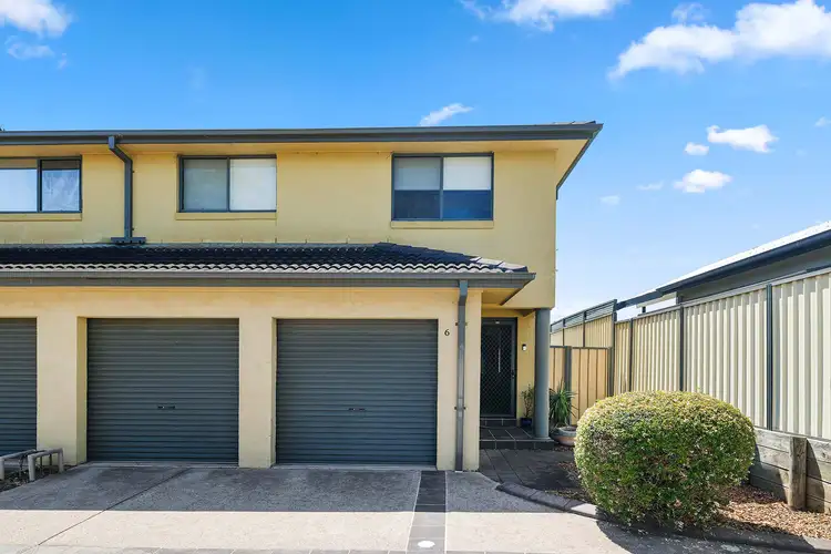 6/12a Irrawang Street