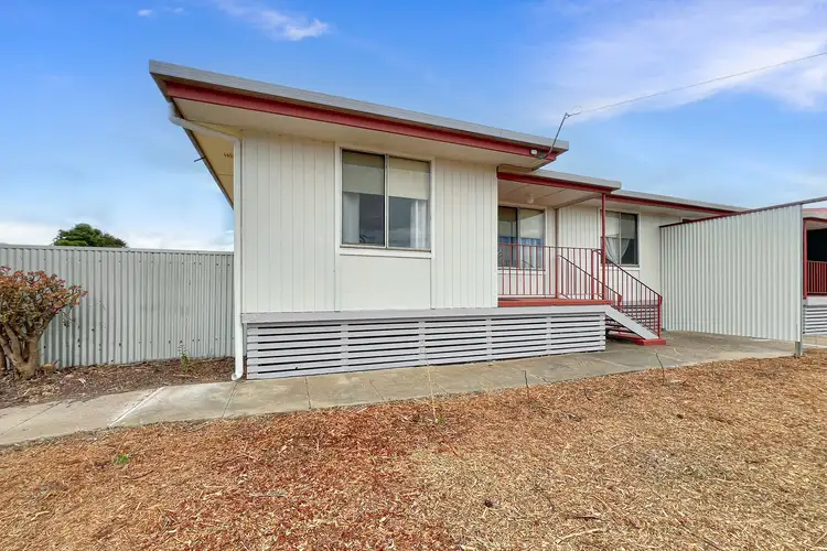 7 Martindale Crescent