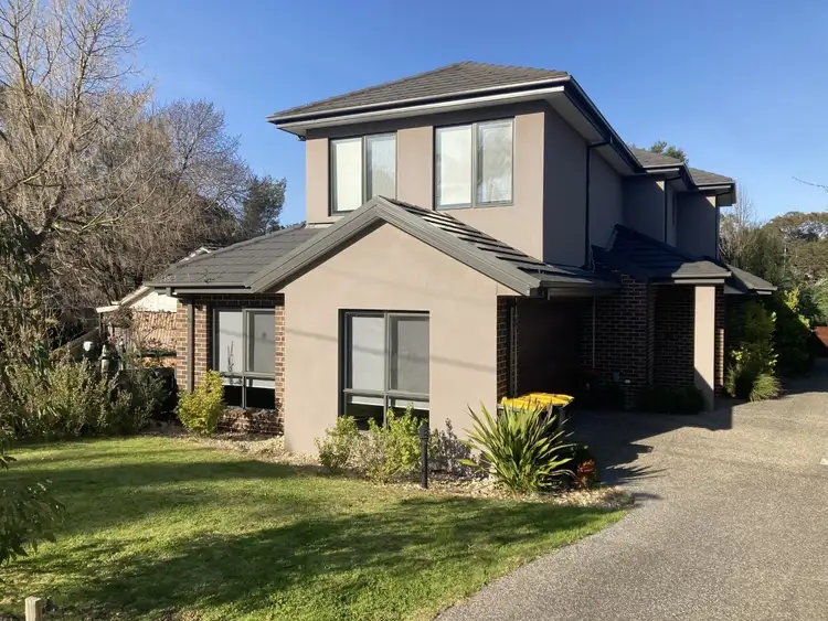 1/2 Vista Court