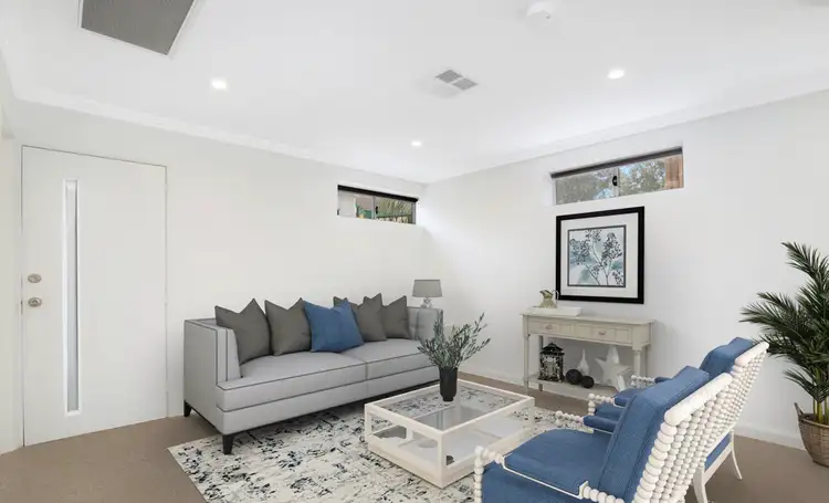 33a Ian Crescent