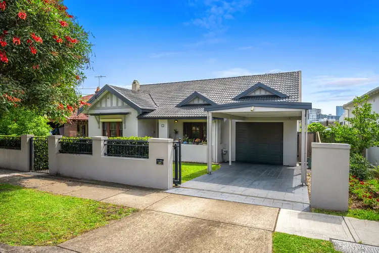 21 Locksley Avenue