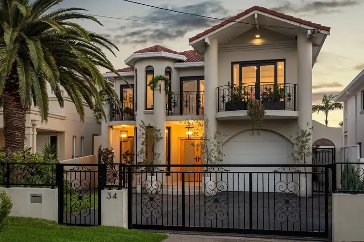 34 Robinson Street