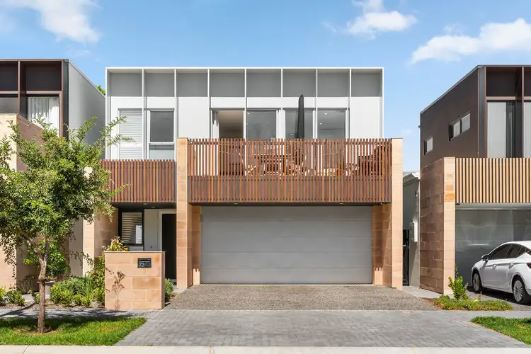 72 Lomandra Avenue