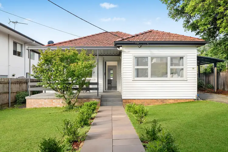 19 Betty Hendry Parade