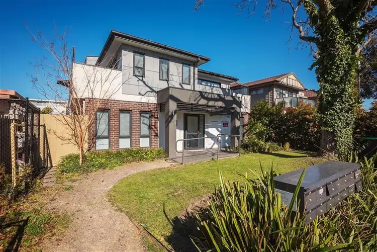 9/4 Albert Avenue