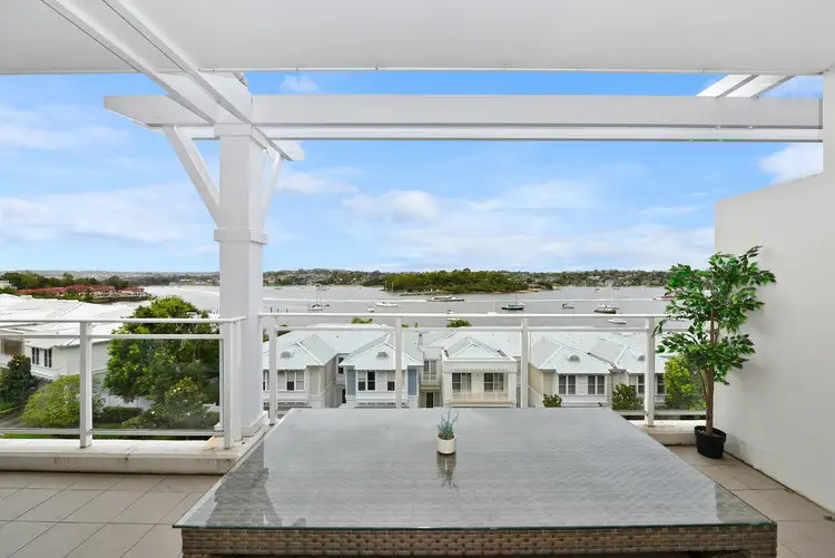 504/68 Peninsula Drive