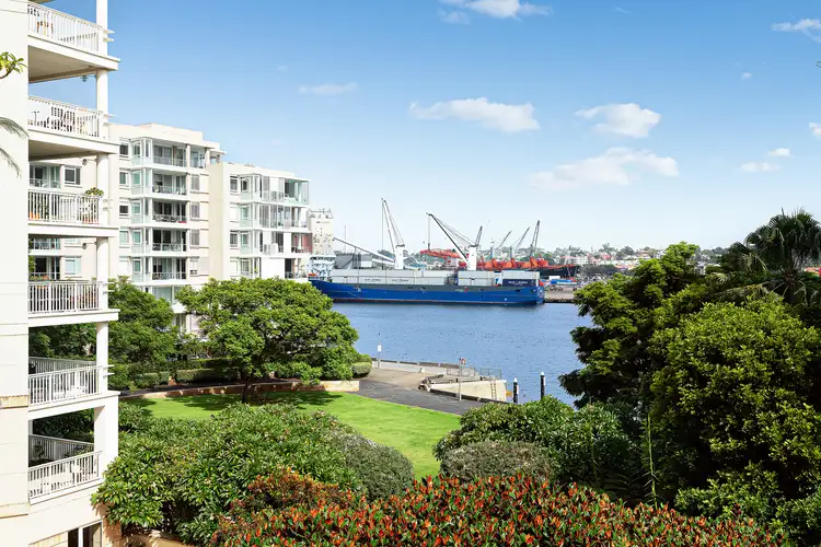 404/36 Refinery Drive
