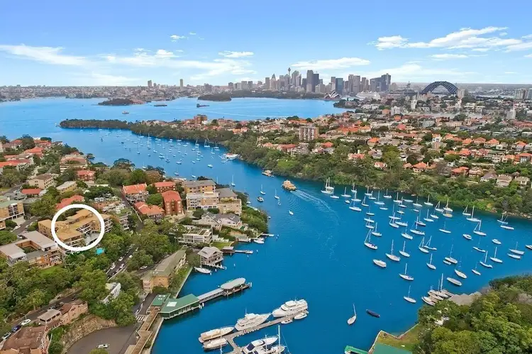 8/3 Mosman Street