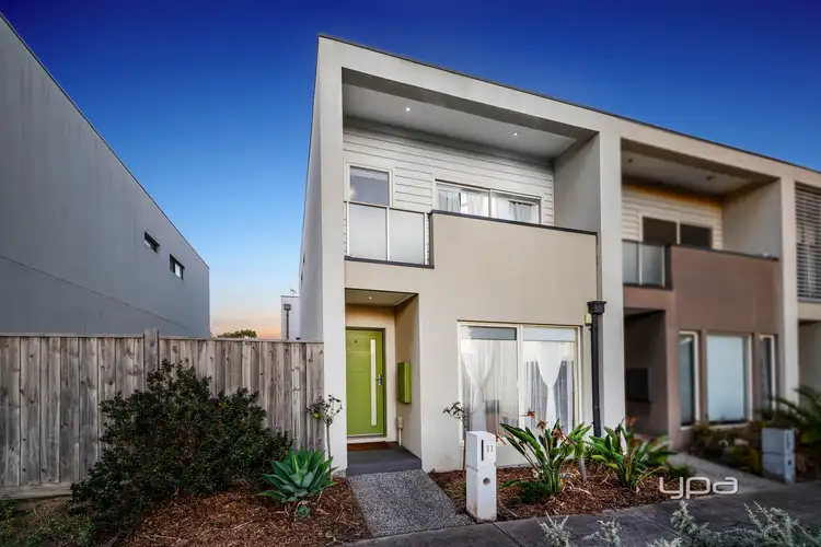 11 Armstrong Walk