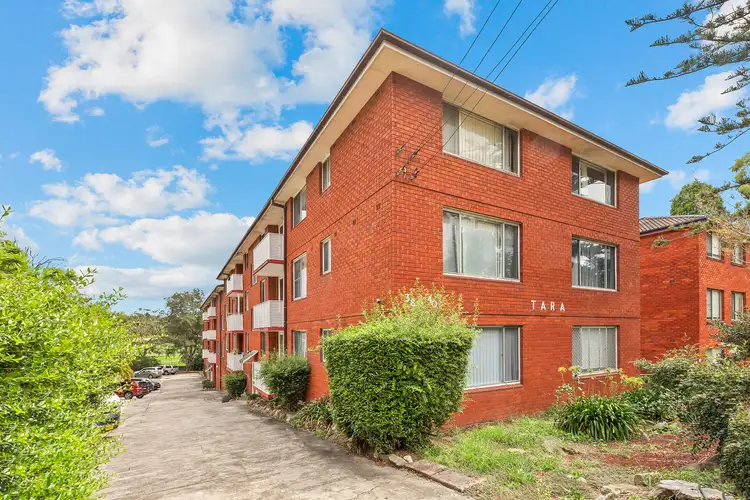 8/38-40 Meadow Crescent