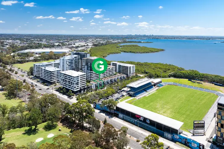 7/4 Foreshore Boulevard