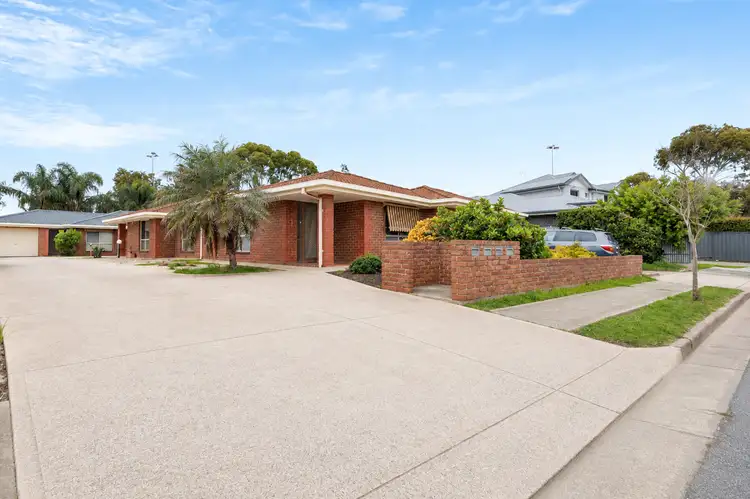 2/11 Cooke Crescent