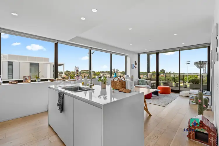 604/6A Evergreen Mews