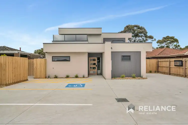 2/8 Bedford Court