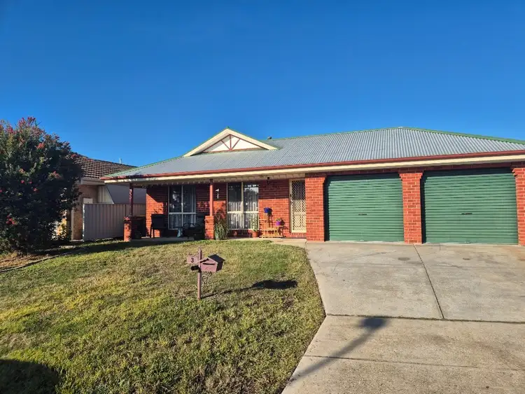 3 Clifford Court