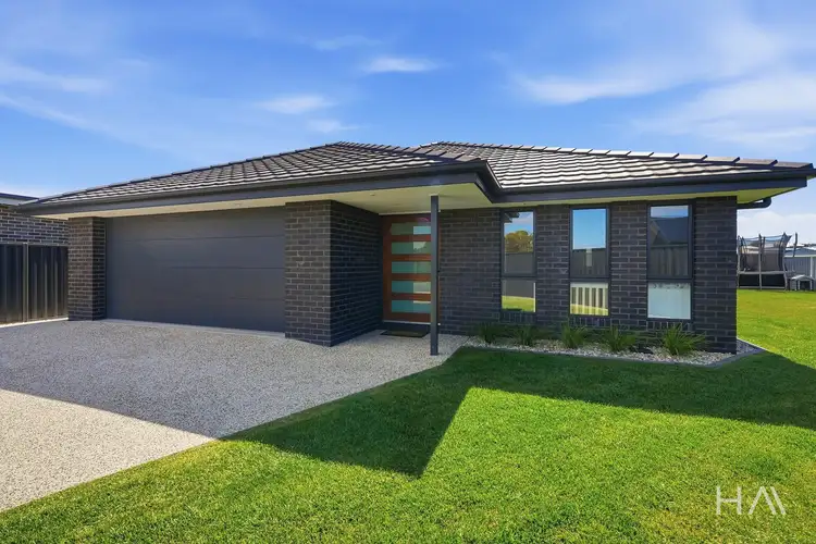8 Lannoch Brae Place