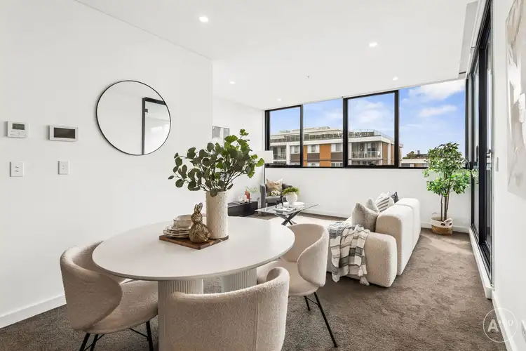 919/93 Regent Street