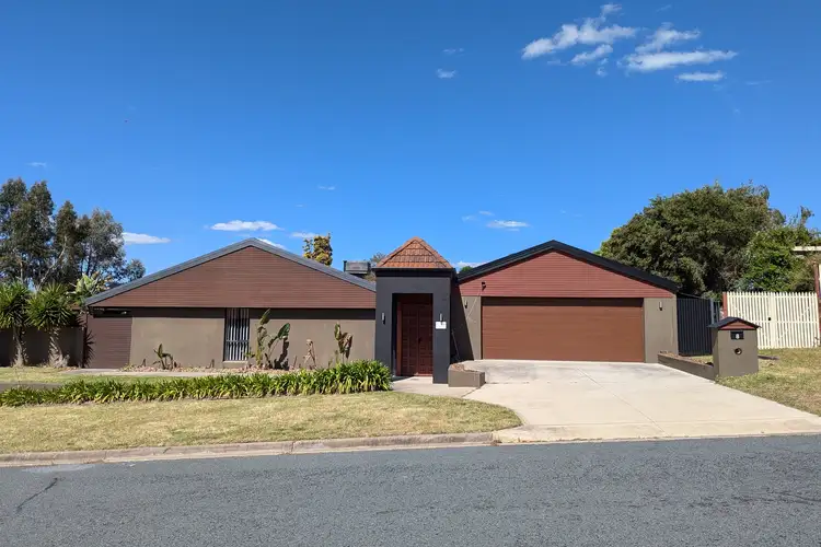 8 McCulloch Crescent