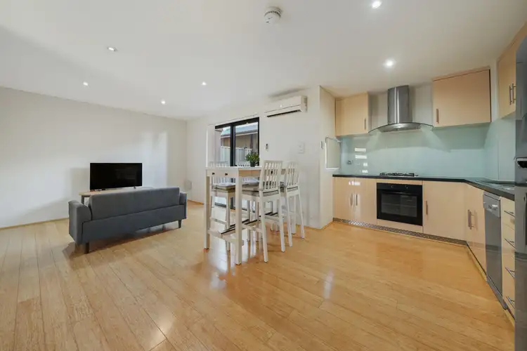 3/6 Oak Street