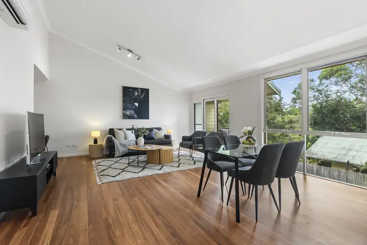 8/10 Playfair Road