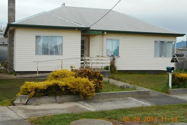 15 Madden Crescent