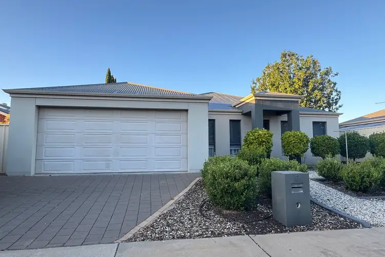8 Sotiri Court