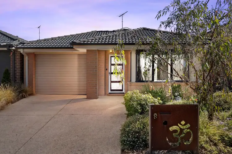 9 Tamarillo Street