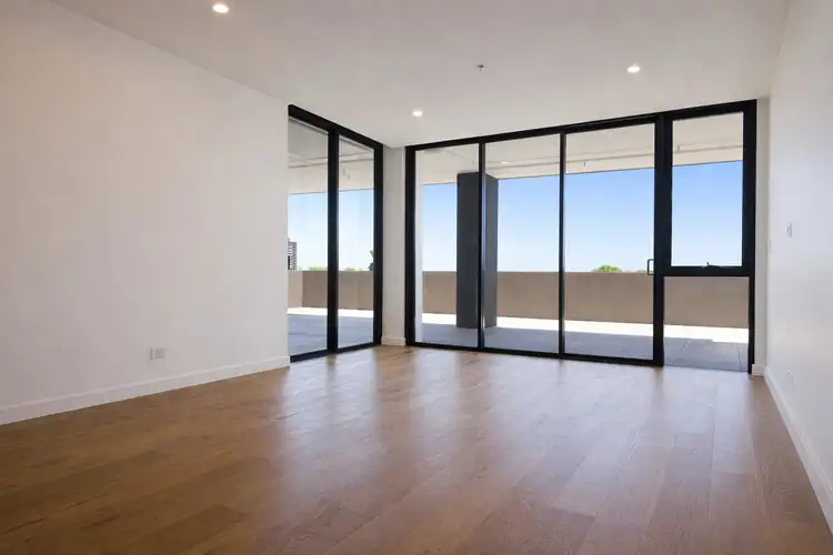 103/8 Western Crescent