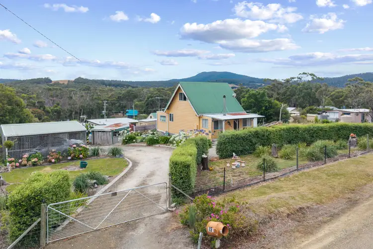 19 Cray Point Parade