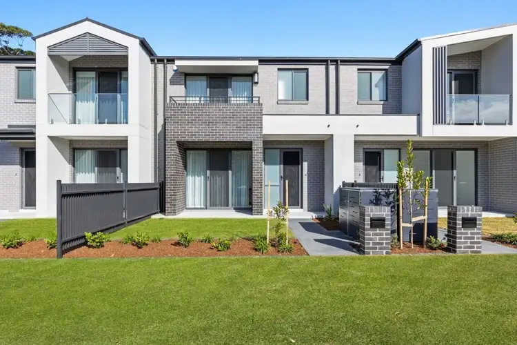 10/2 Dolphin Point Road