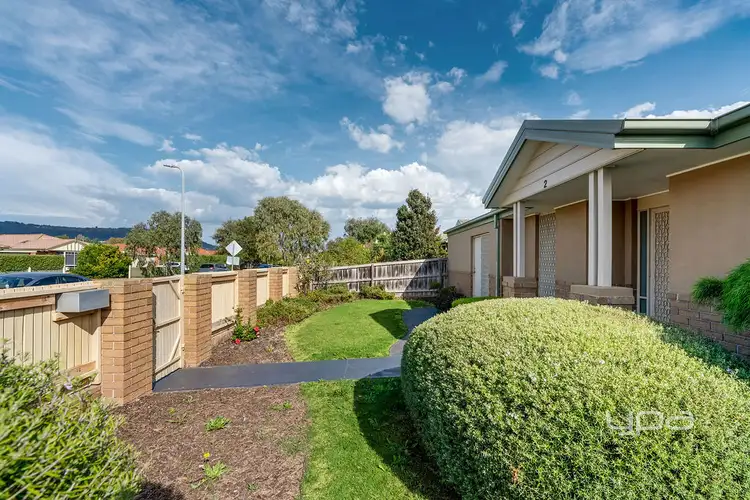 2/102b Country Club Drive