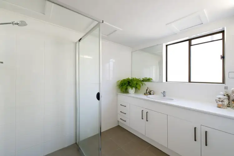 Sixth view of Homely unit listing, 2/31 Kent Street, Coorparoo QLD 4151