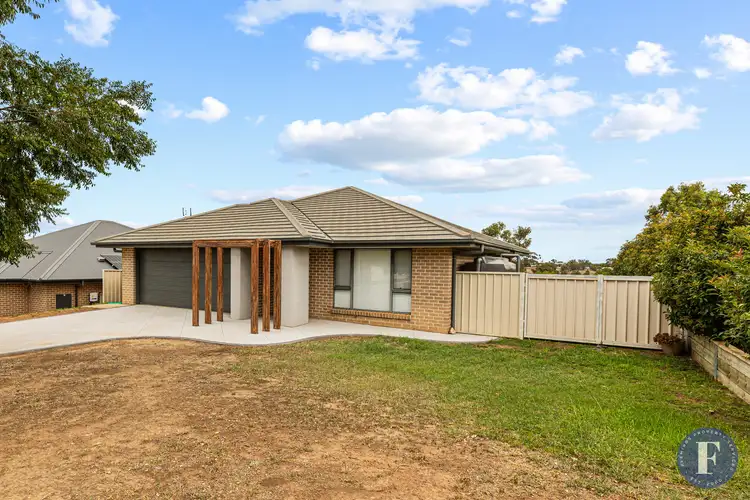 7 Rosewood Avenue