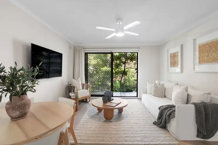 2/3 Stuart Street