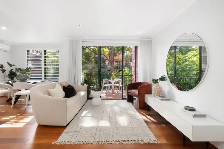 26/2 Williams Parade