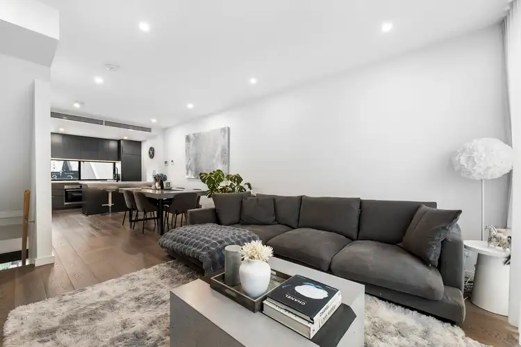 16/343 Williamstown Road