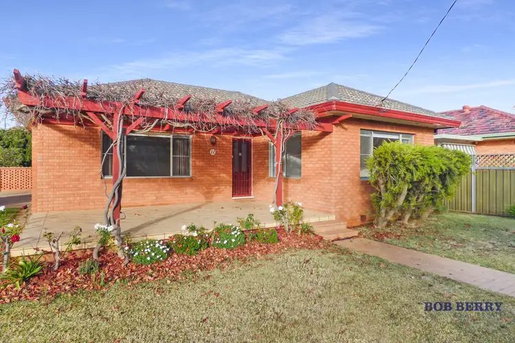 11 Johns Avenue