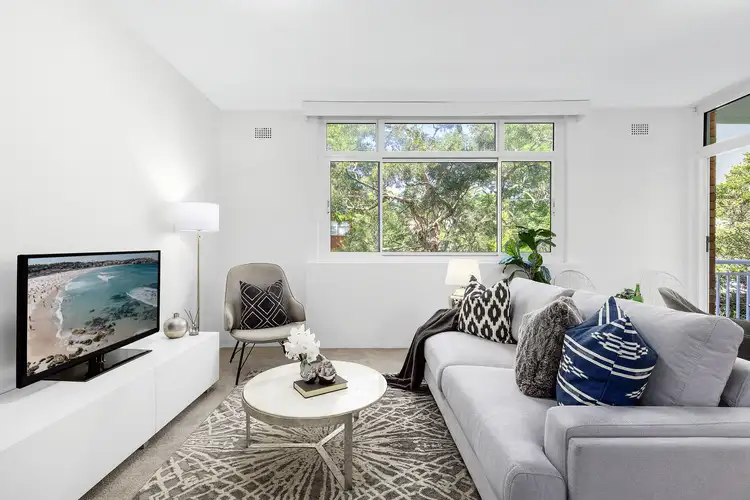 6/2B Milner Crescent
